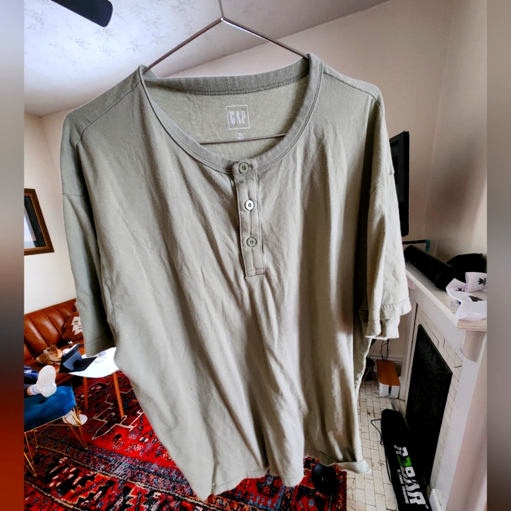 GAP shirt with 3 buttons. Light olive color. Men's XL